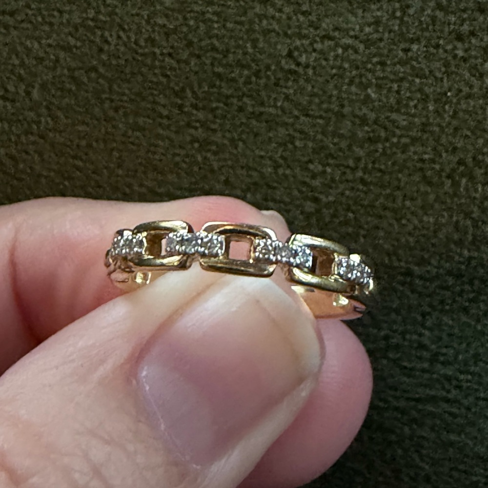 Pretty Little Gold Chain-Link Diamond Band